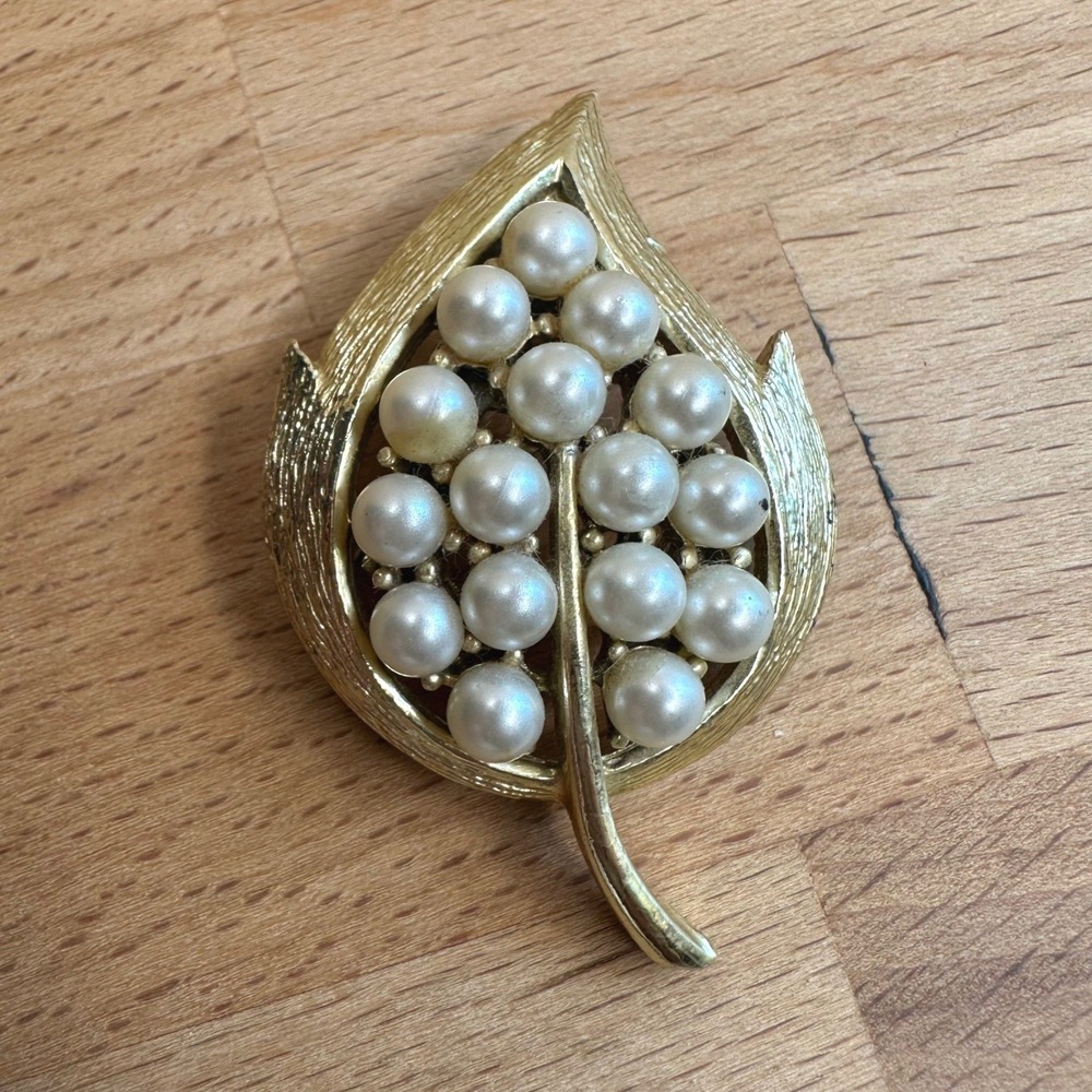 Vintage Womens Brooch Gold Tone Pearl Leaf Pin Mid Century Botanical Pin Accent